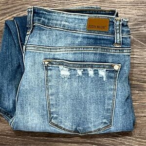 Judy Blue Women’s 15/32 Slim Fit Distressed‎ Jeans